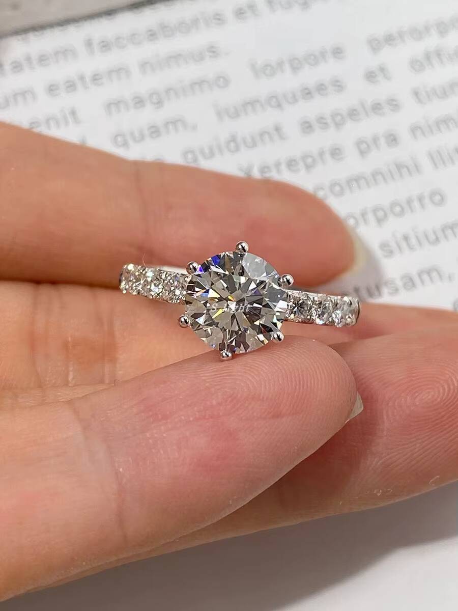 Single Row Six-Claw Platinum Pt950 1 Ct Brilliant Cut IGI Certified Laboratory-Cultivated Synthetic Diamond Ring