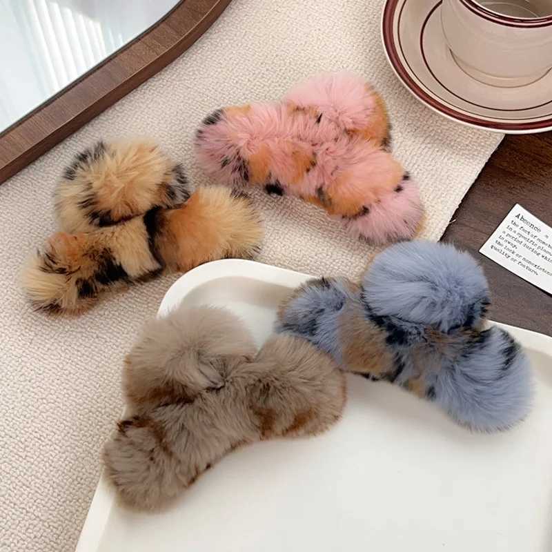 Luxury Large Plush Otter Rabbit Hair Claw Clip for Women Elegant Fuzzy Chunky Hair Clip Big Volume Bun Maker Shark Clip H260402