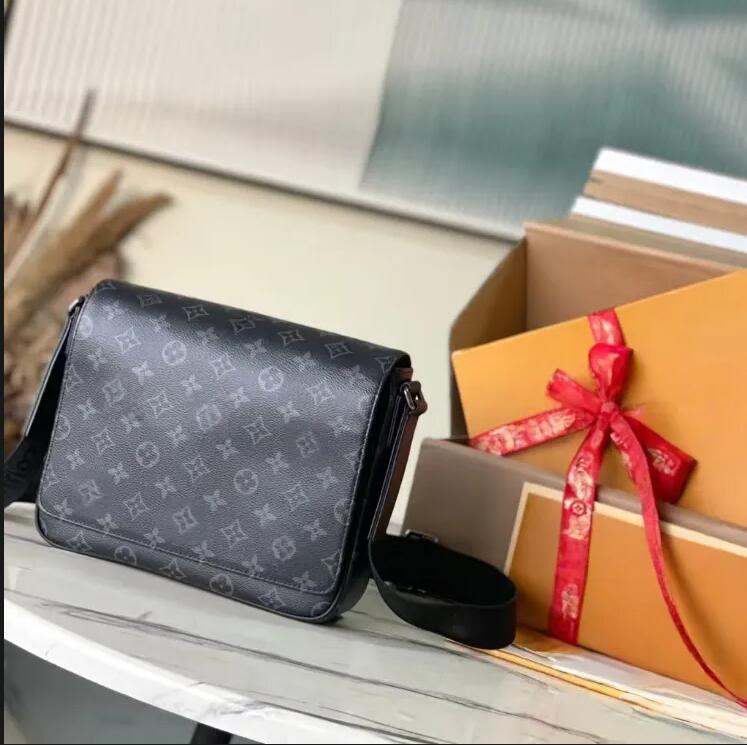 2026 New Men Women handbags designer fashion bag Mens Shoulder Bags PU leather Designers Messenger Bag Famous Trip Postman Classic Handbag Briefcase Crossbody Bags