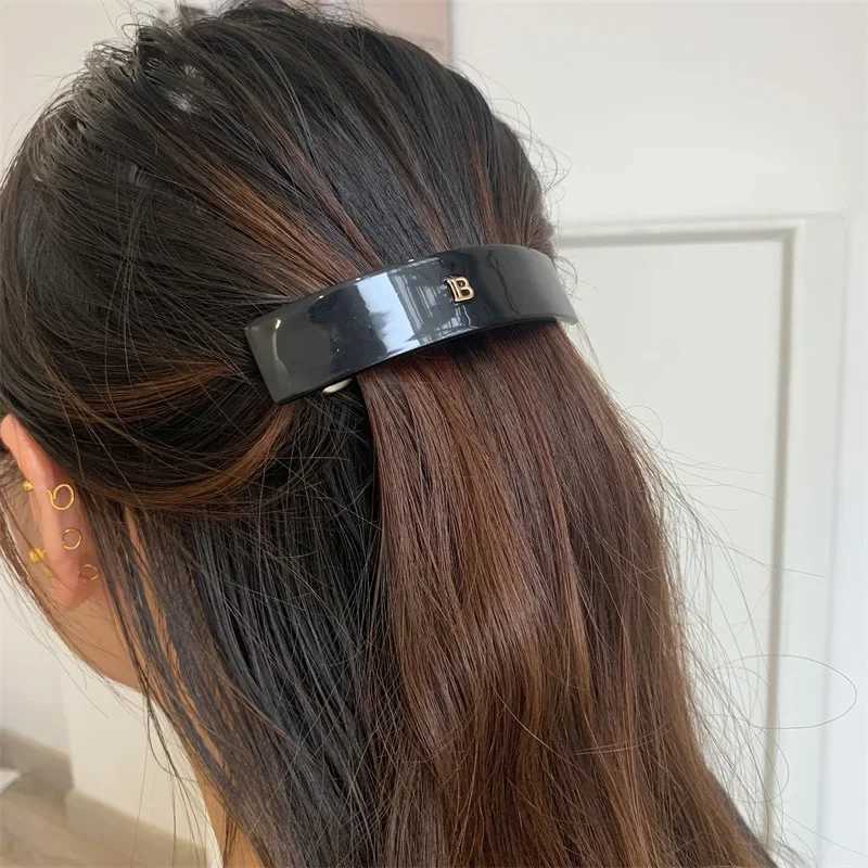 1pc Exquisite and minimalist letter gold label hair clip with spring clip half tied ponytail hair clip shark clip for women H260402