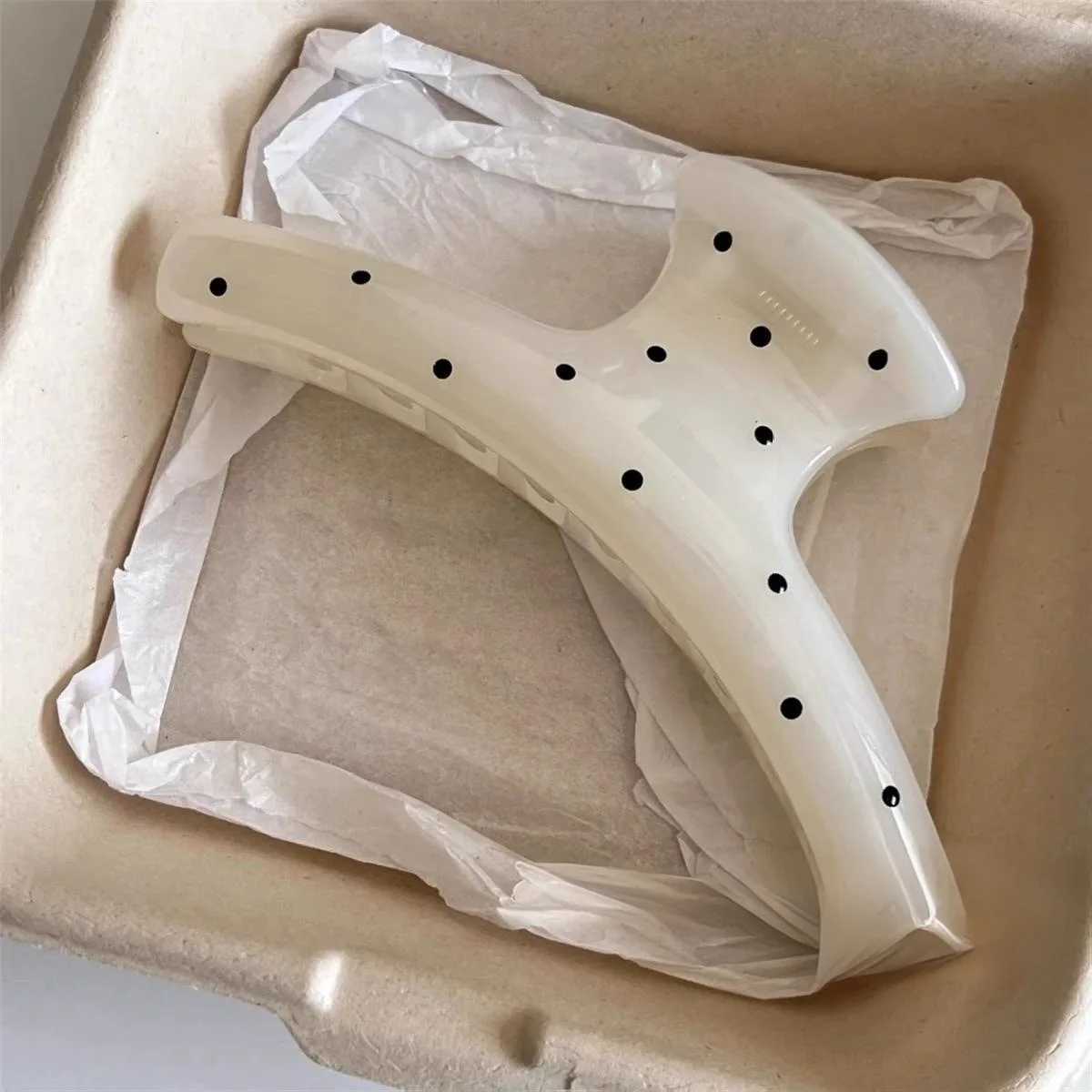 Korean Large Size Acrylic Dragon Bone Shark Hair Clip French Style Polka Point Arc Back of Head Hair Claw Clamp Hair Accessories H260402