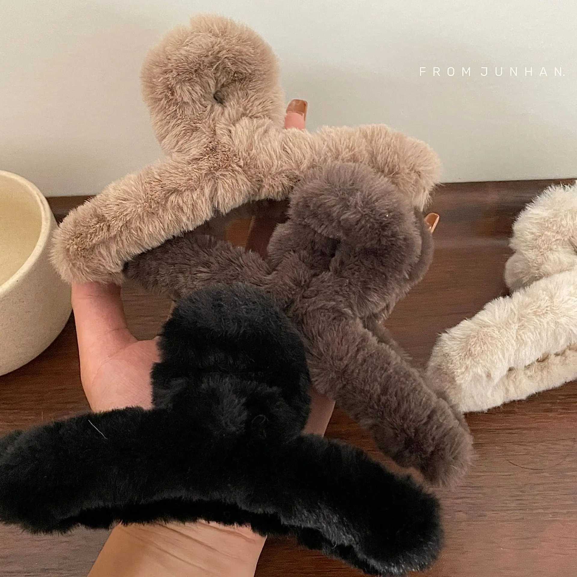Soft Milk Coffee Color Series Imitation Fur Rabbit Fur Back Head Updo Hair Claw Warm Large Plush Shark Clip Barrettes Hair Claws H260402