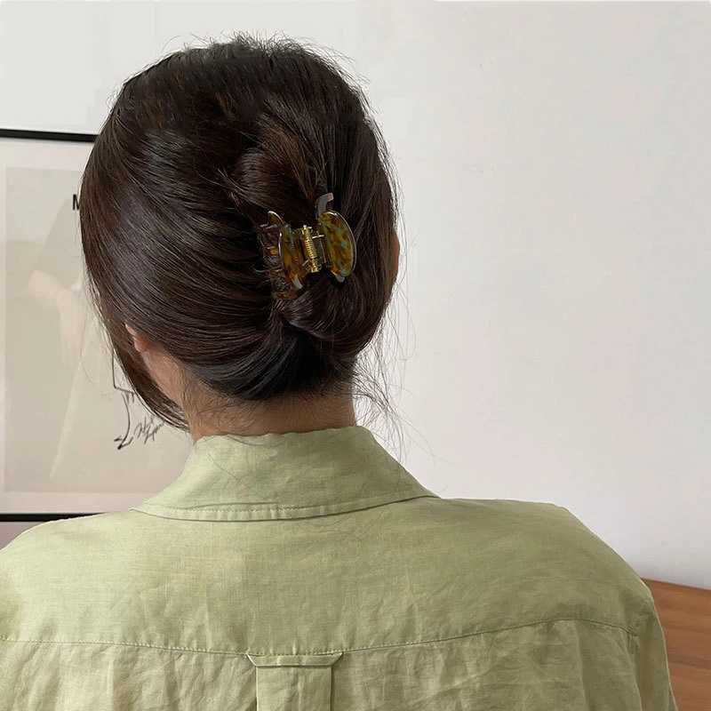 2025 Retro Hollowed Out Acetate Grab Clip Elegant Korean Crab Ponytail Braid Grab Clip Accessories for Girls Headwear Gift H260402