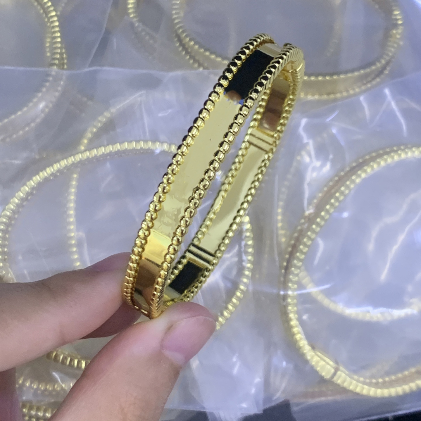 (pls order according to picture, not description) Women's fashion accessories bracelet four leaves flowers with rhinestones