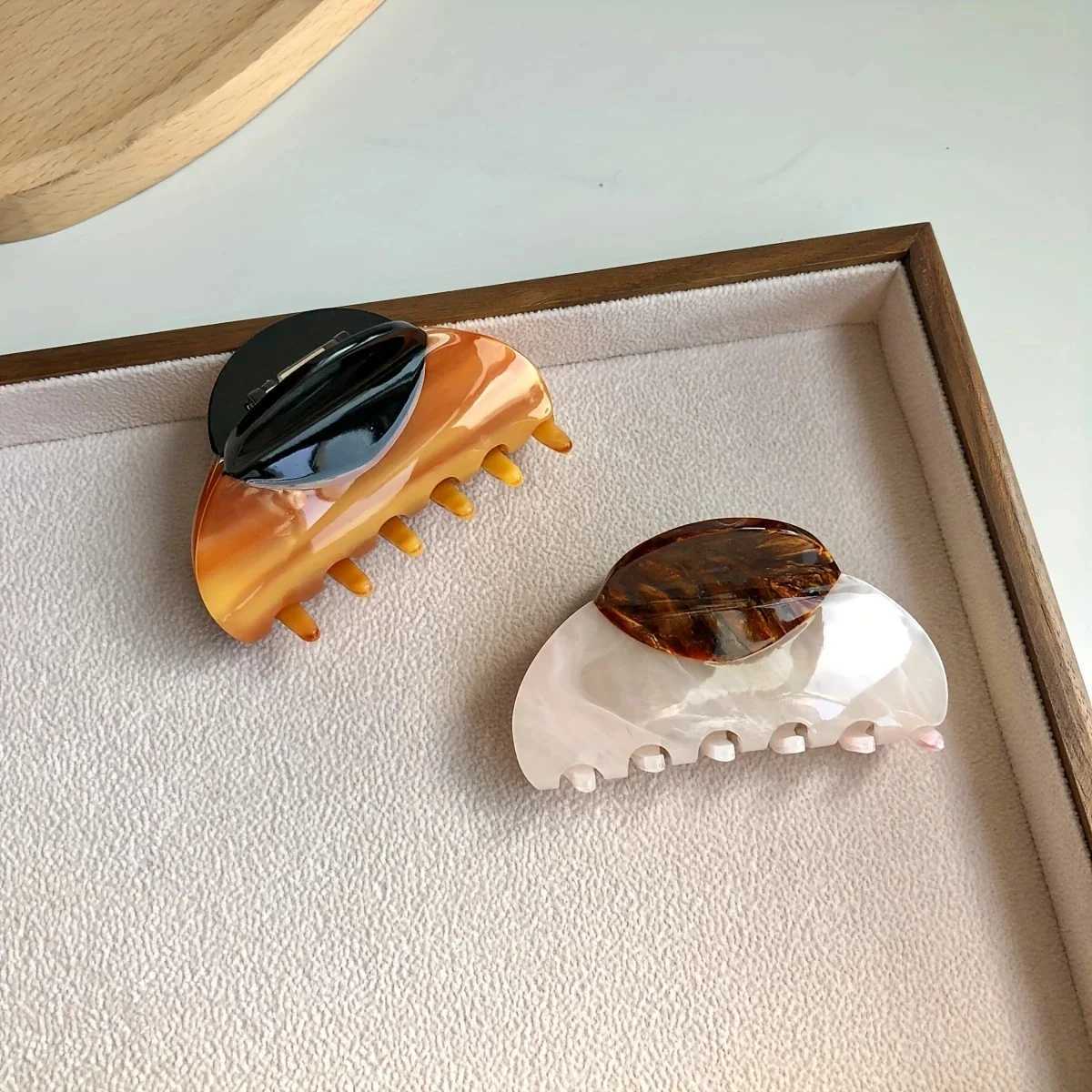 1Pc Elegant Vintage French Hair Clip Two-Tone with Wood Grain Marbled Design Perfect for Casual Daily Dressing Cute Hair Clips H260402