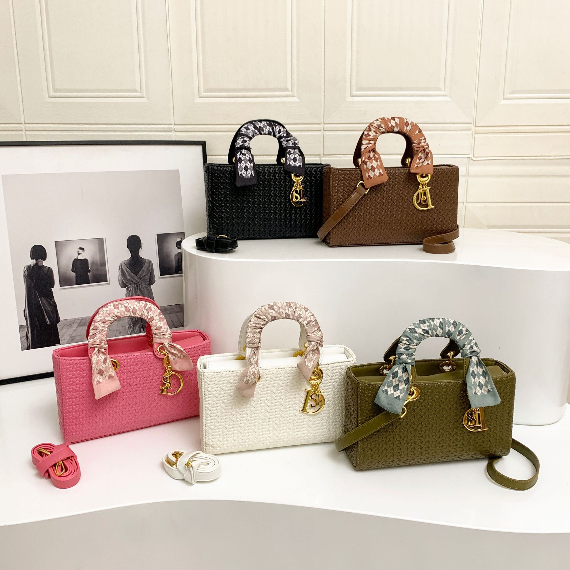2026 new woven fashionable casual designer handbag temperament classic trend single shoulder cross body bag for women