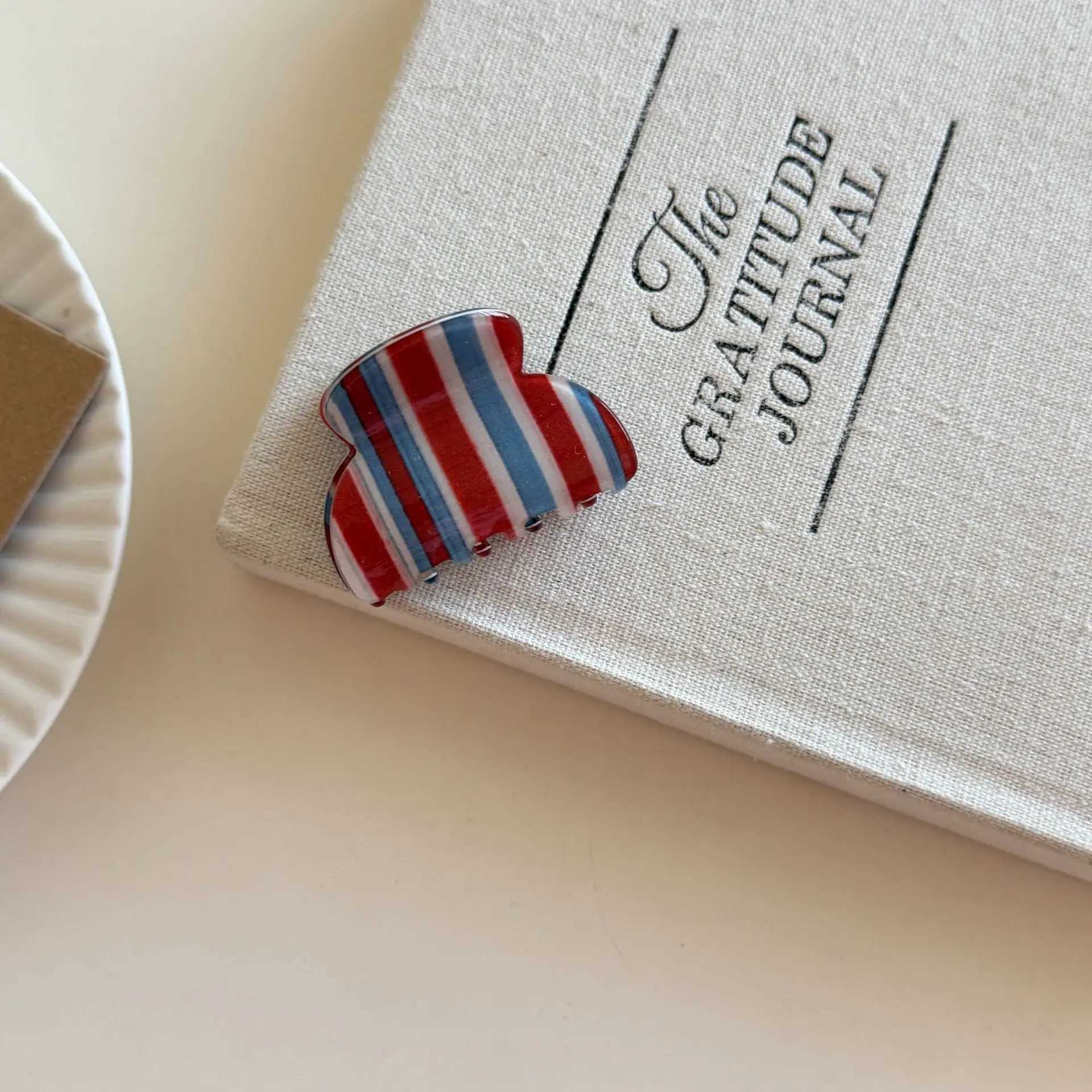 Blue Red Stripe Pattern Hair Claw Retro Irregular Design Acrylic Hair Claw Festive Atmosphere Clips Hair Accessories for Women H260402