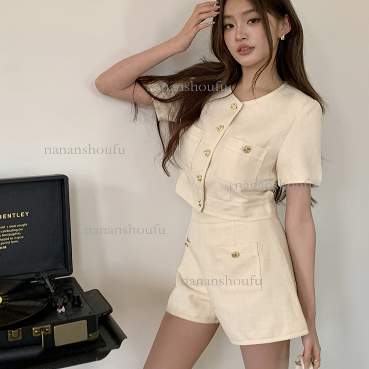 2026 Designer Set Luxury Summer New Elegant Slimming Short Sleeve Jacket Trendy Sexy High Waist Shorts Fashion Outdoor Casual White Women's Two P