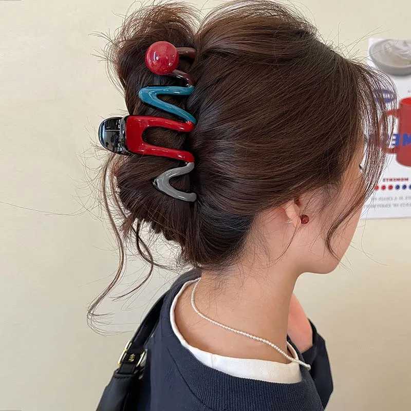 New Fashion Red Wave Hair Claw Clip for Women Korean Sweet Acrylic Bead Large Shark Clip Ponytail Headwear Hair Accessories H260402