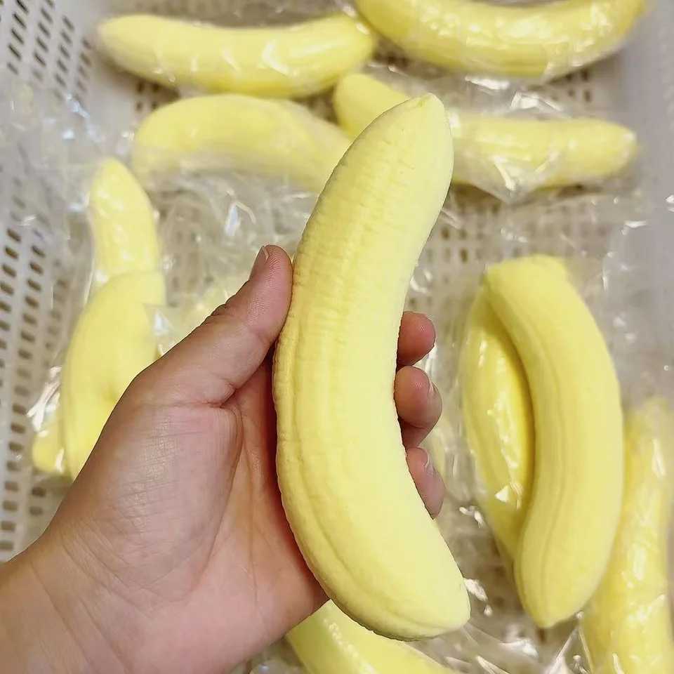 Soft Wet Feel Banana Slow Rebound Squishy Relaxing Kneading Toy for Stress Relief H260402