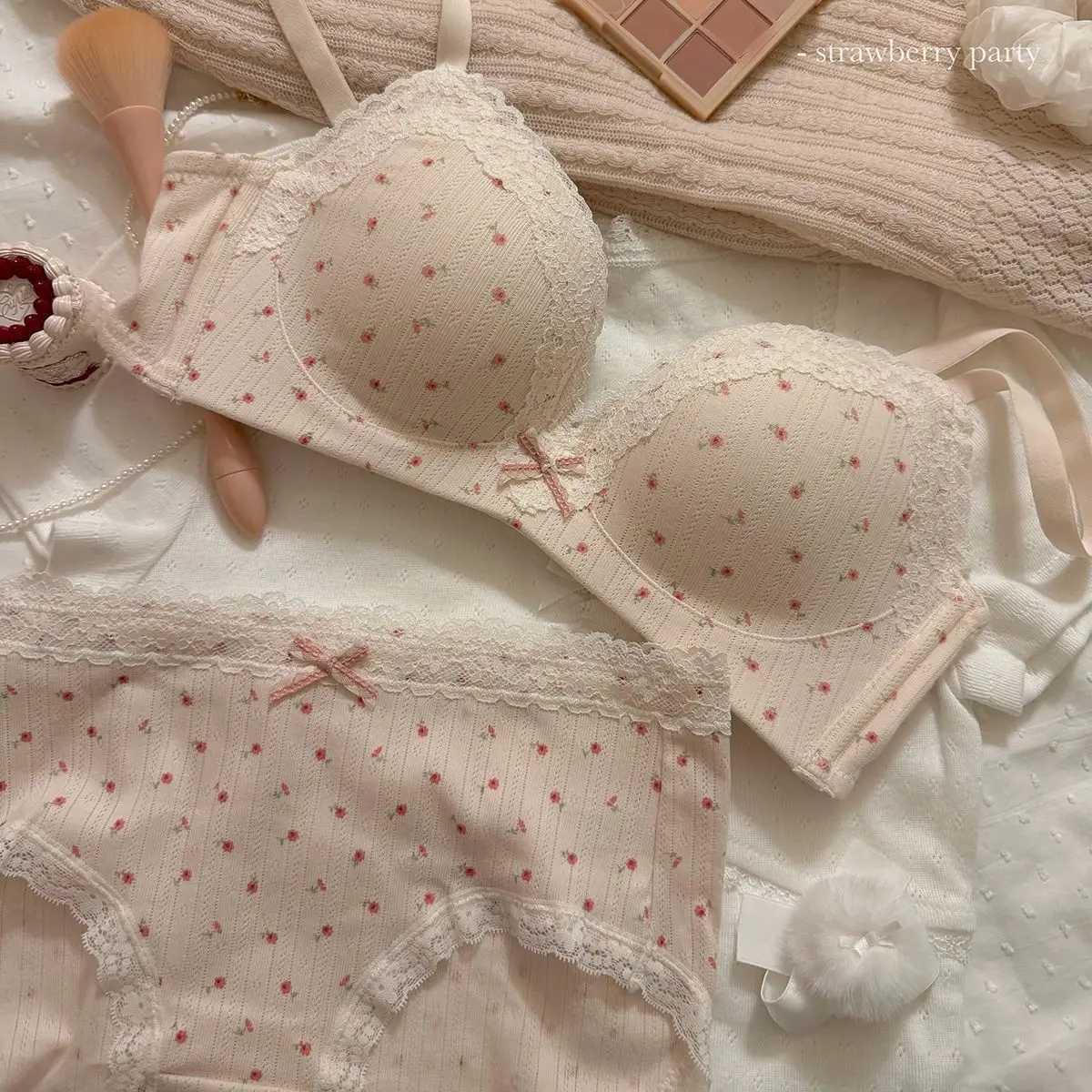 Teenage Lace Floral Bra Set Comfortable Non-steel Ring Beauty Back Small Breasts Gathered up Support Anti-Sagging Bra Set Z260402