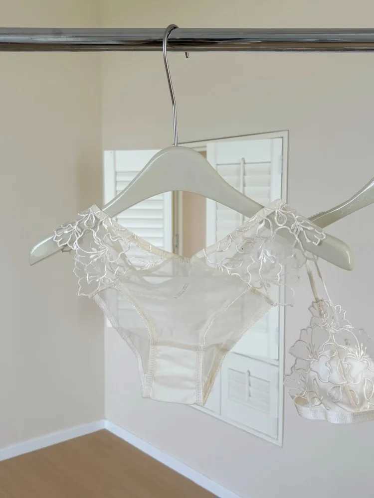 Elegant French Lace Bralette Wireless Triangle Cup No Underwire Thin Straps Small Bust Women Comfort Lingerie Set BANERDANNI Z260402