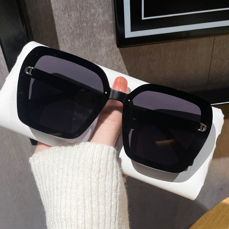 Designer Eyewear - Luxury 2026 New Model - Featuring Exquisite Glitter Simple Font Fashionable Ladies' Sunglasses Minimalist Design Multi-purpose