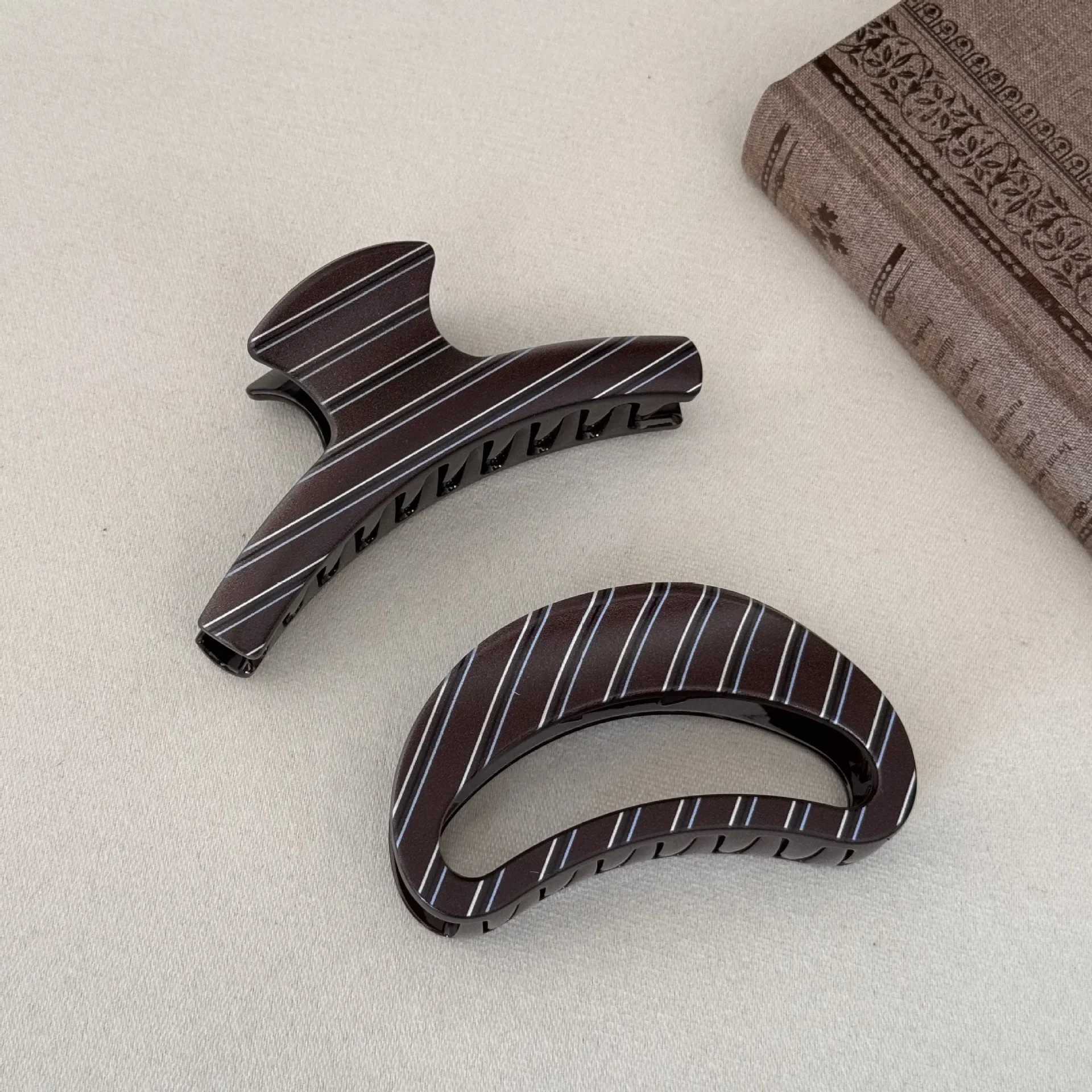 NEW Maillard Style Coffee Striped Hair Claw Classic Retro Claw Clips Autumn Winter Hair Clips Hair Accessories for Women Girls H260402