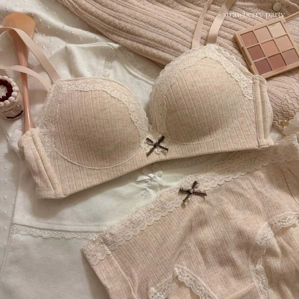 Teenage Lace Floral Bra Set Comfortable Non-steel Ring Beauty Back Small Breasts Gathered up Support Anti-Sagging Bra Set Z260402