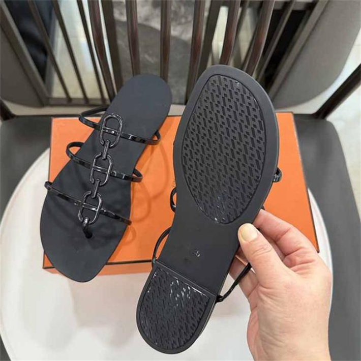 Designer Sandals Women Slippers Summer Slides Flip Flops Luxury Jelly Flat Slides Sandals Pig Nose Chain Casual sliders Women Dress Shoes