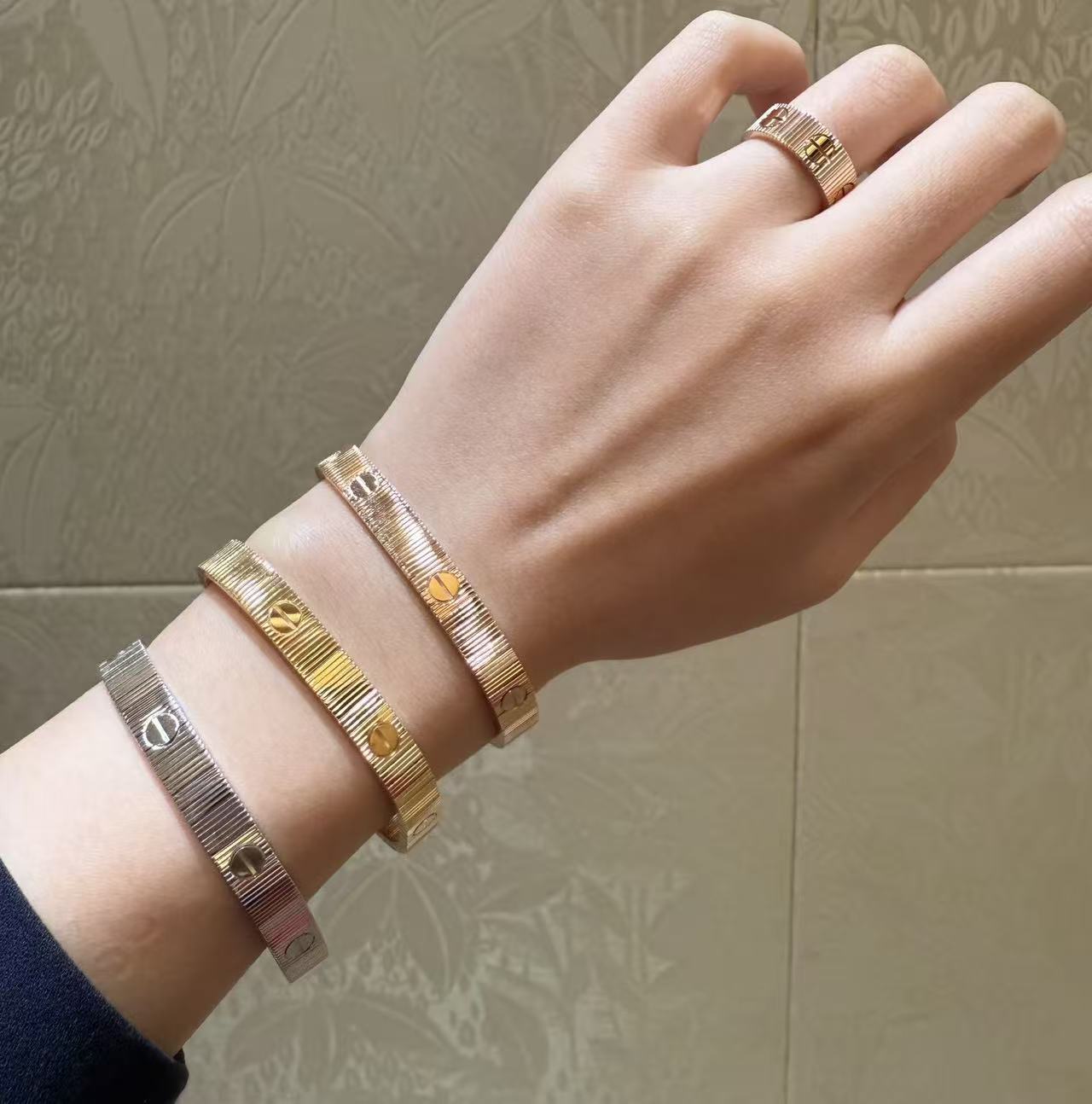 12A luxury Bangle New Arrival Luxury Flexible Wrist Band Bangle Love Have No Limits Screw Love Stripes Bracelet for Women Men Jewelry Gifts