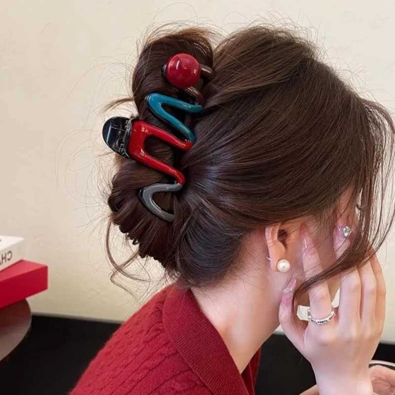 New Fashion Red Wave Hair Claw Clip for Women Korean Sweet Acrylic Bead Large Shark Clip Ponytail Headwear Hair Accessories H260402