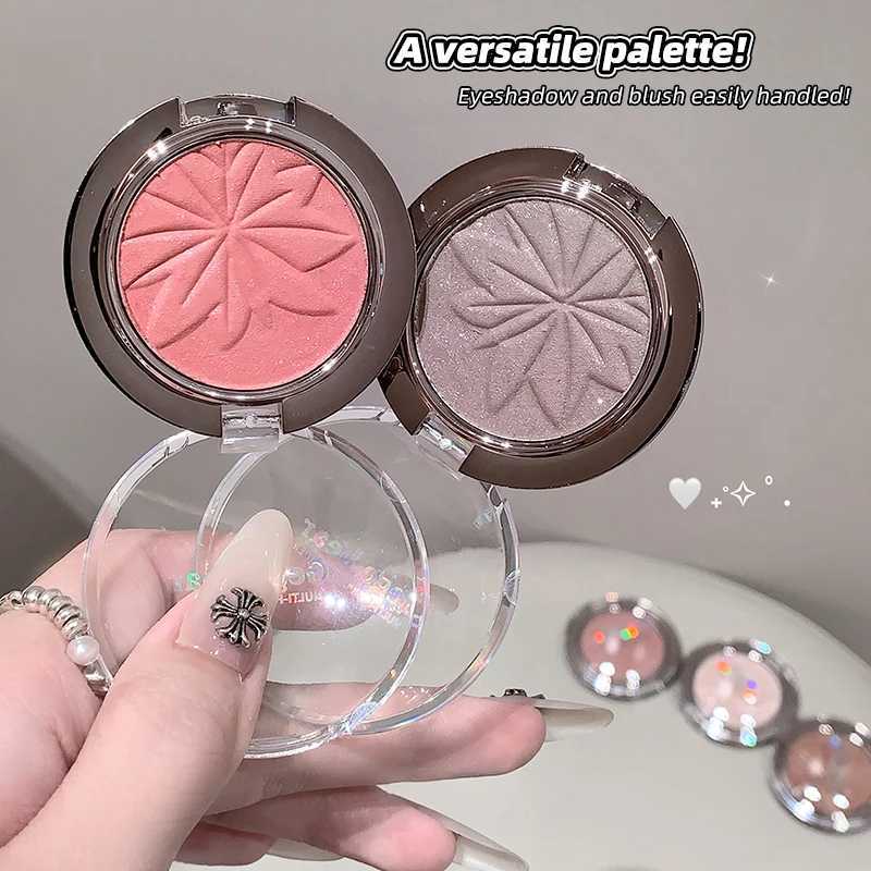 Planet highlighter powder brightens the whole body with a burst of nasal shadows and a three-dimensional highlight on the face H260402