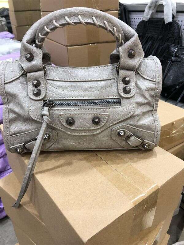 Totebag Shoulder ROSE NOIRE Highly Stylish Foreign Trade Motorcycle Bag With Rivets And Tassels Versatile For Daily Use Popular Model