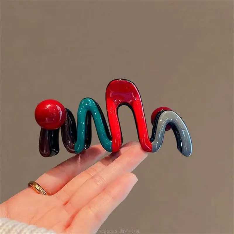 New Fashion Red Wave Hair Claw Clip for Women Korean Sweet Acrylic Bead Large Shark Clip Ponytail Headwear Hair Accessories H260402