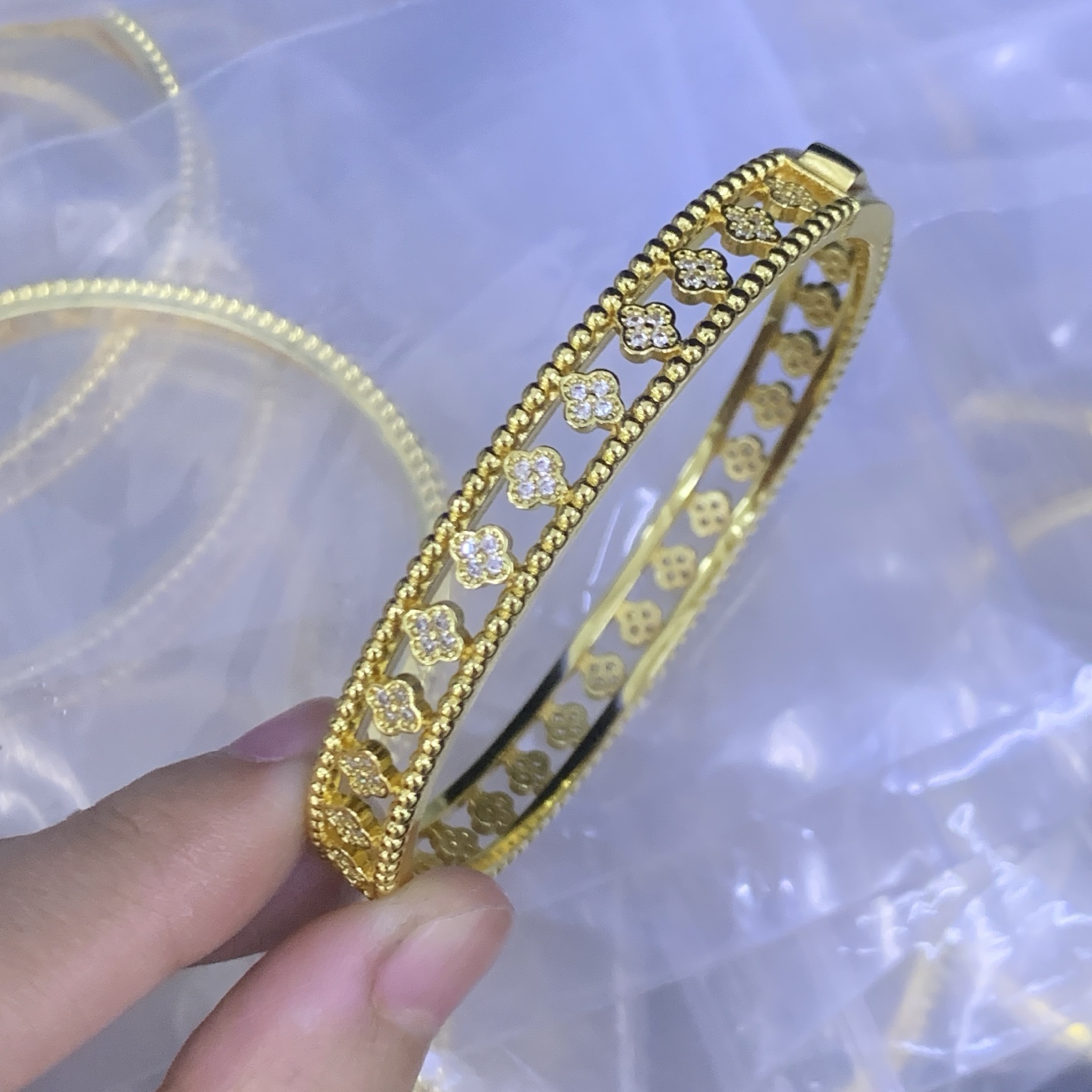 (pls order according to picture, not description) Women's fashion accessories bracelet four leaves flowers with rhinestones