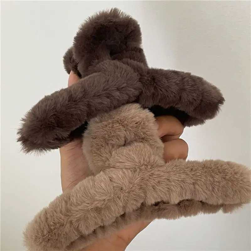 Soft Milk Coffee Color Series Imitation Fur Rabbit Fur Back Head Updo Hair Claw Warm Large Plush Shark Clip Barrettes Hair Claws H260402