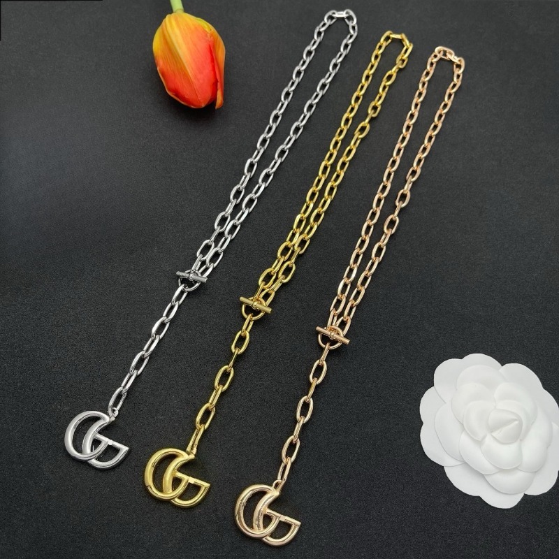 Vintage Luxury Necklace for Men Women Designer Minimalist Pendant Necklace Fashion Sweater Chain Chunky Chain Letter Pendant Necklace Daily Wear Couple Gift