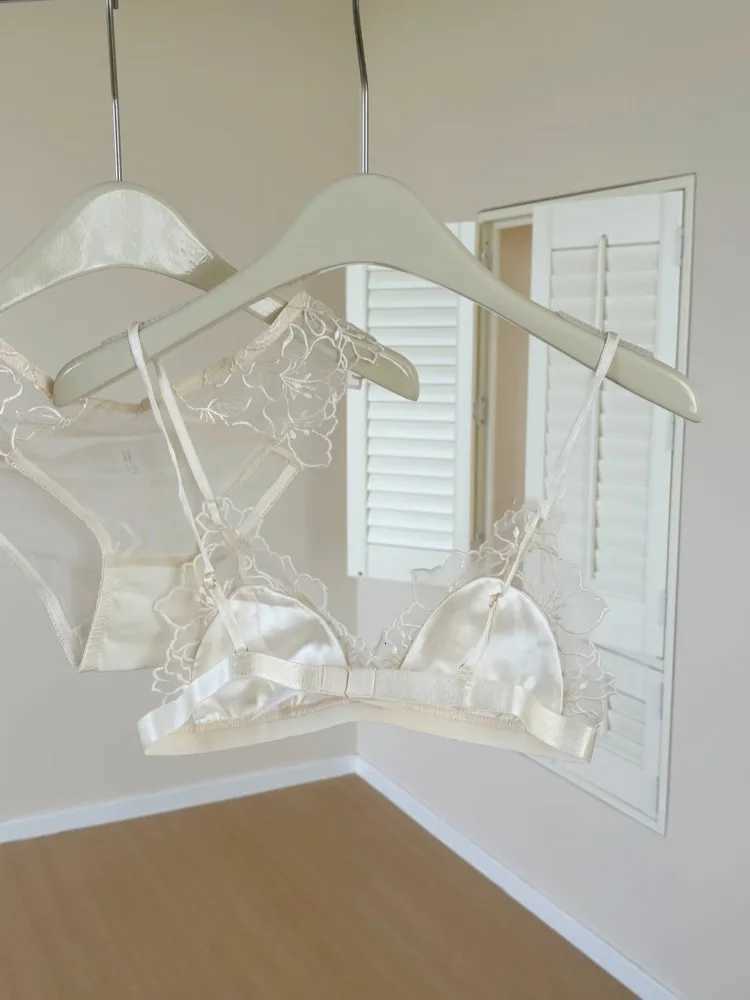 Elegant French Lace Bralette Wireless Triangle Cup No Underwire Thin Straps Small Bust Women Comfort Lingerie Set BANERDANNI Z260402