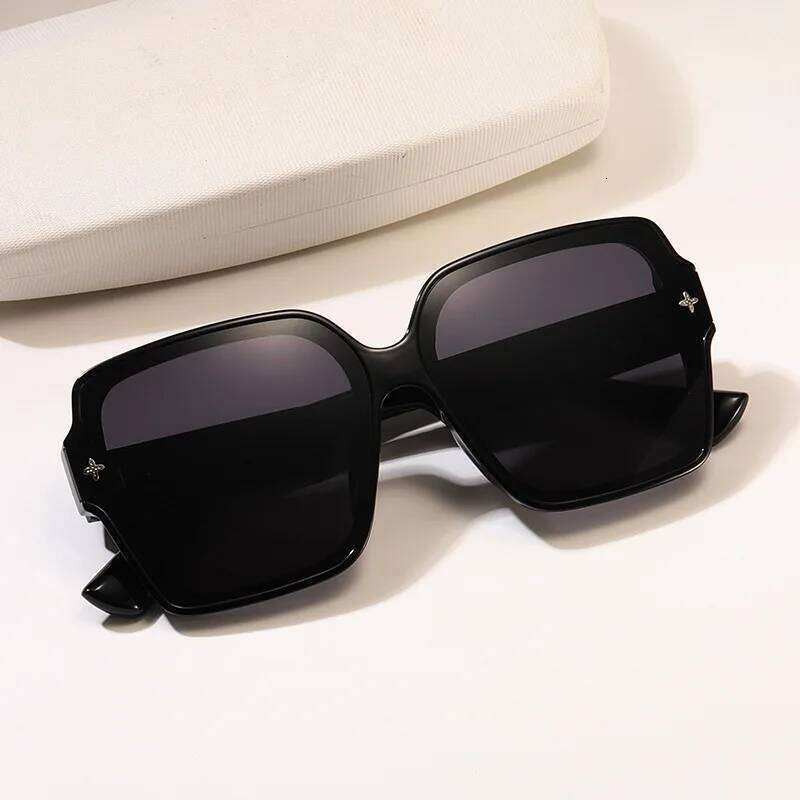 Fashionable square women's sunglasses, luxurious UV resistant large frame sunshade mirror, fashionable luxury large frame mirror