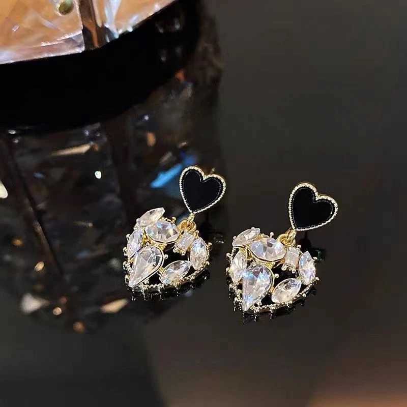 Temperament Black Crystal Love Heart Stud Earring for Women Vintage Fashion Korean Earrings Wedding Bride Jewelry Accessories H260403
