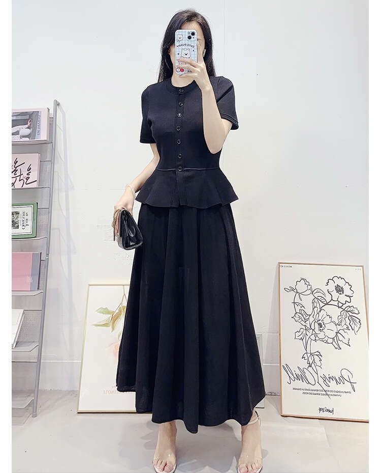 2026 Spring New Designer k30 French Women's Long Skirt Hepburn style Artificial Two piece pleated slim knit dress