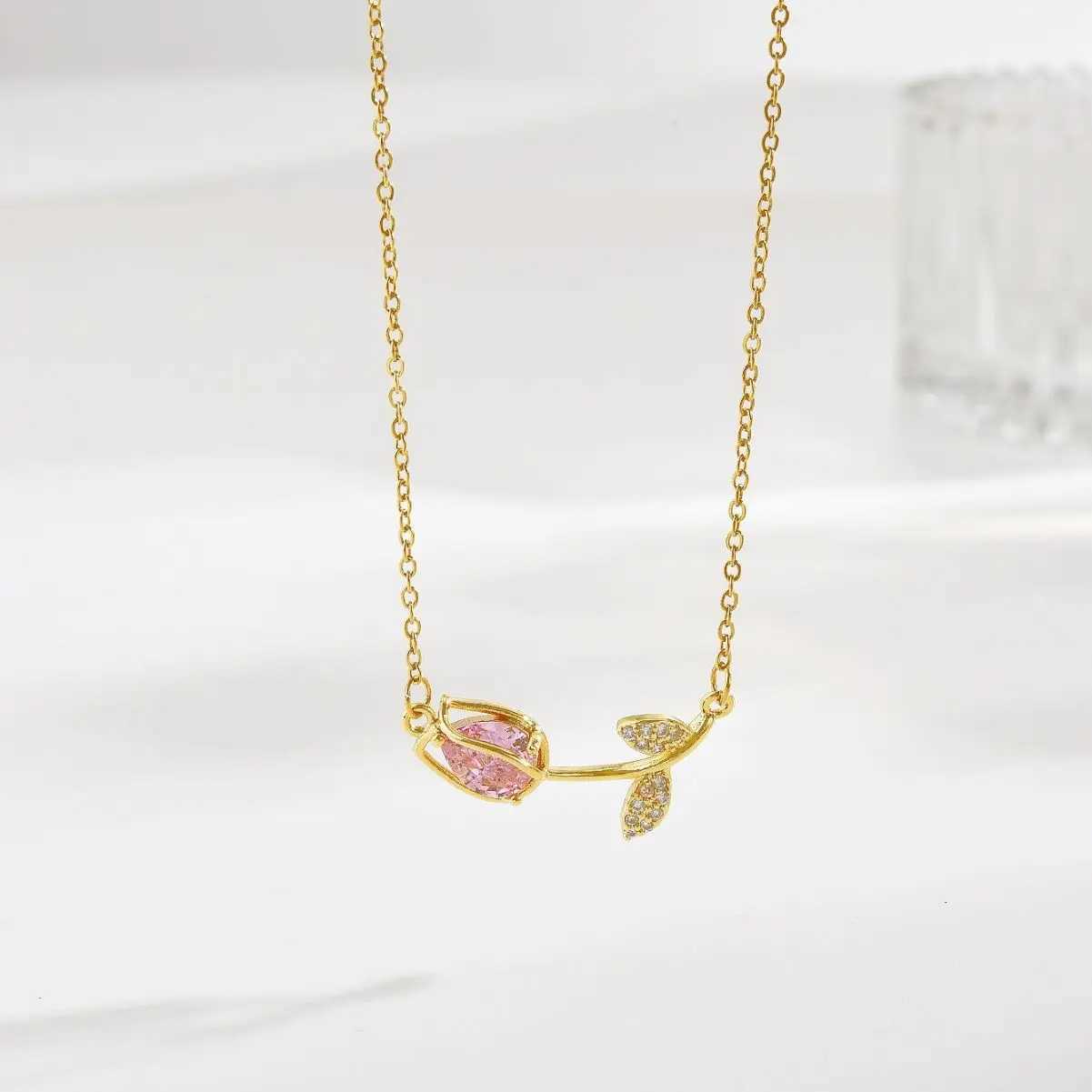 Womens Elegant Tulip Necklace High-End Zircon Flower Pendant Stainless Steel Light Luxury Jewelry Gift H260403
