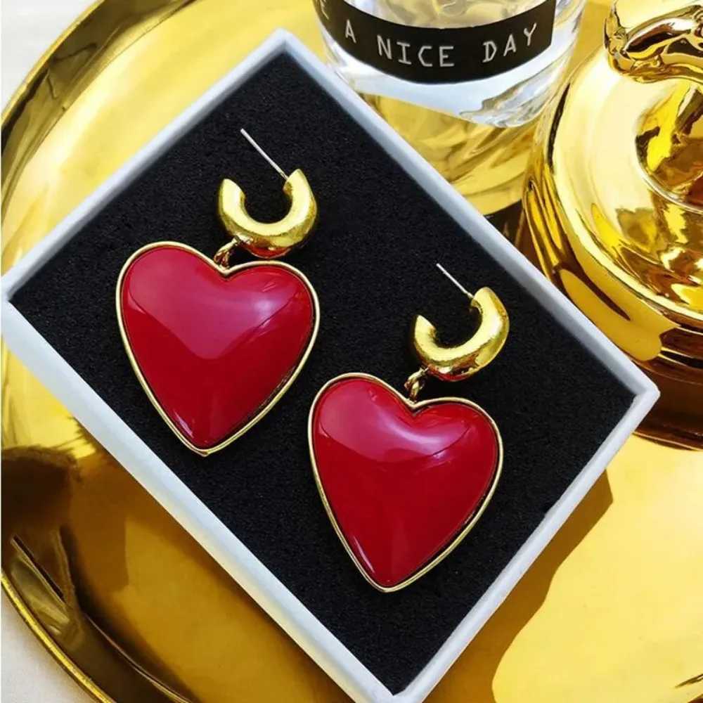 New Retro Fashion Creative Trend Large Exaggerated Womens Heart Pendant Earrings Red Black Punk Street Niche Party Accessories H260403