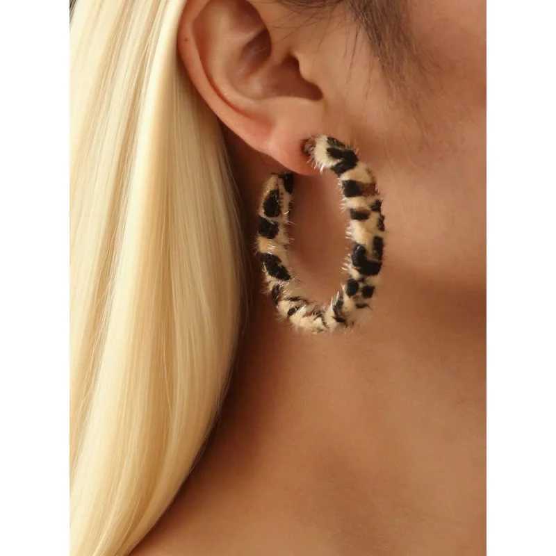 1 Pair Vintage Leopard Print Fuzzy Hoop Geometric Earrings Fashion Accessory For Daily Wear And Party H260403