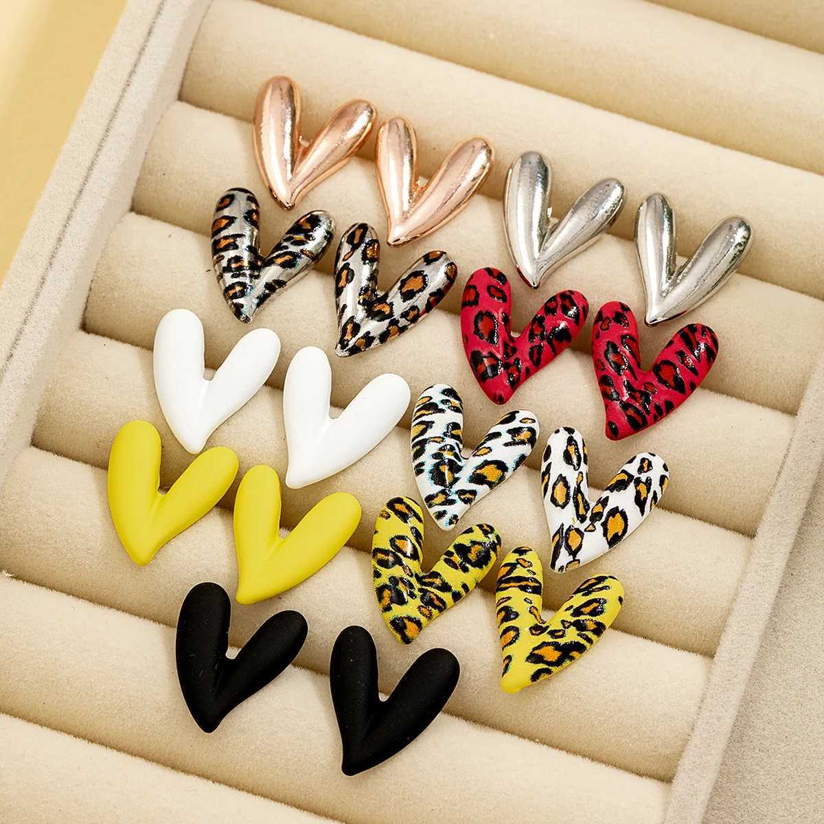 3 pairs of personalized and versatile leopard print heart-shaped womens earrings set red spray painted earrings H260403