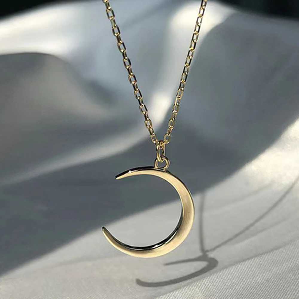 DOTIFI Stainless Steel Necklace Delicate Vintage Crescent Moon Shaped Pendant Lock Bone Chain For Women Jewelry Party Matching H260403