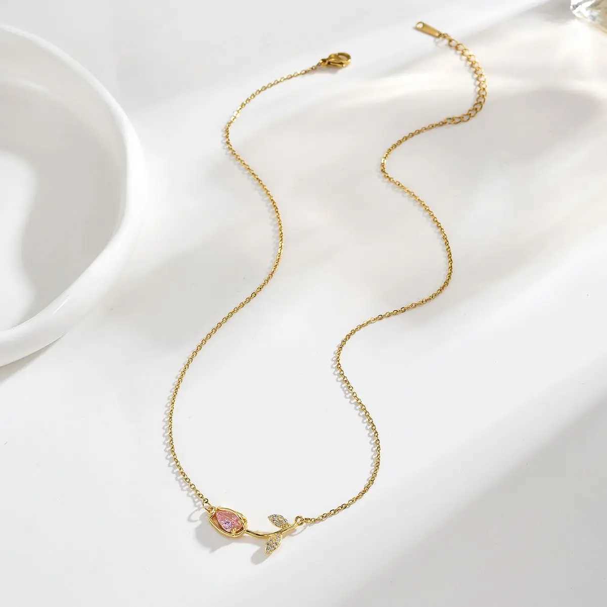 Womens Elegant Tulip Necklace High-End Zircon Flower Pendant Stainless Steel Light Luxury Jewelry Gift H260403