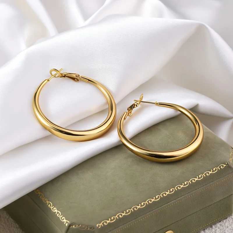 EVISPOL Elegant Golden Hoop Earrings for Women Thick Design Lightweight Comfortable Perfect for Daily Wear or Parties Jewelry H260403
