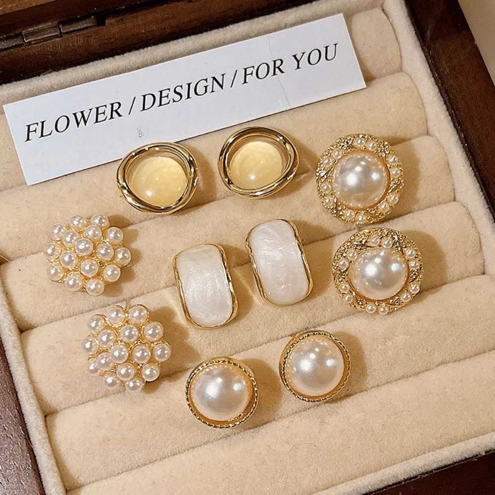 Retro Luxury Gold Color Geometry Trim Edge Imitation Pearl Piercing Stud Earrings for Women Bride Wedding Designer Jewelry Gifts H260403