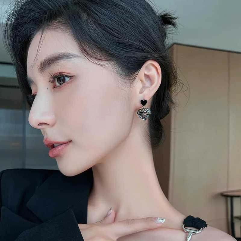 Temperament Black Crystal Love Heart Stud Earring for Women Vintage Fashion Korean Earrings Wedding Bride Jewelry Accessories H260403