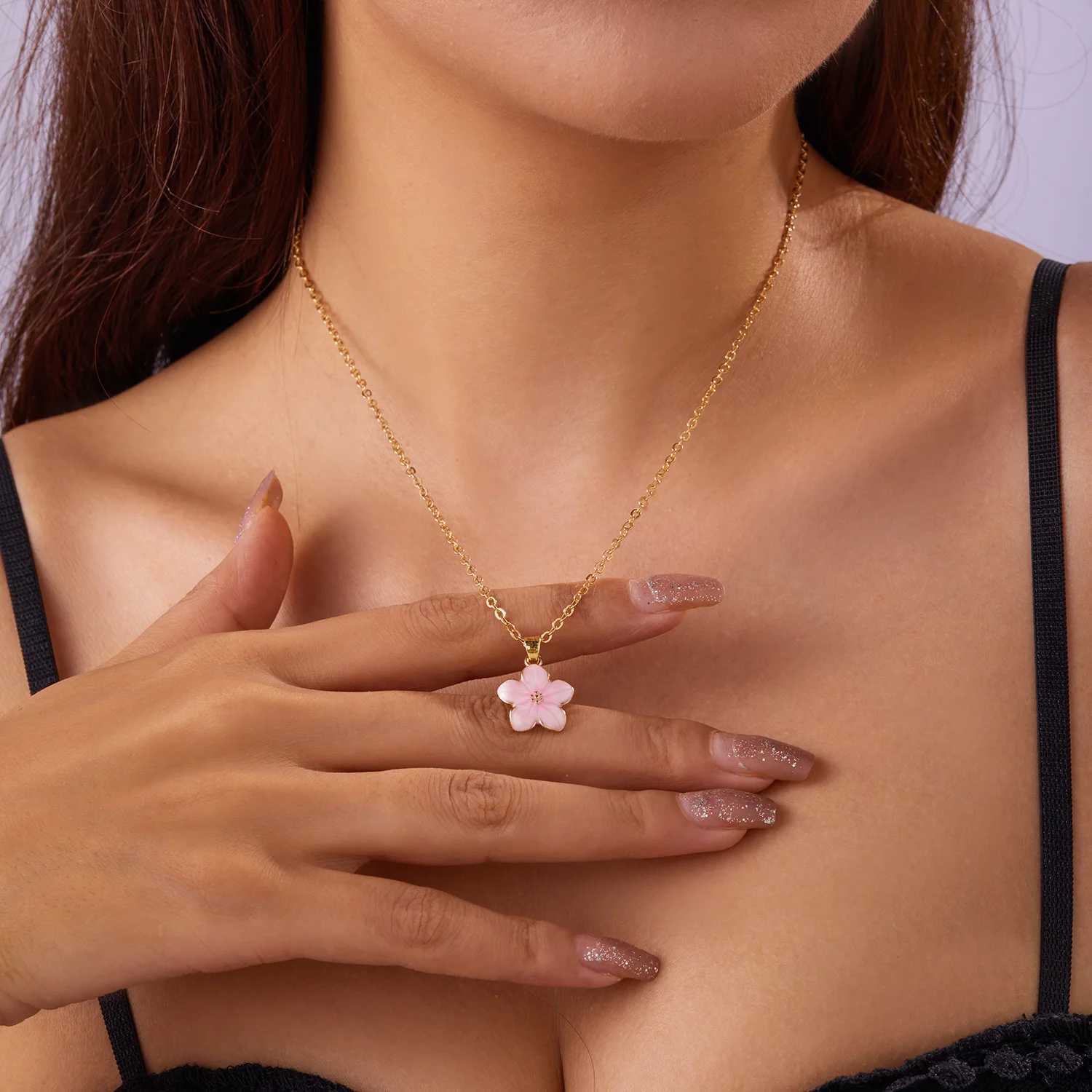 New Flower Pendant Necklace for Women Romantic Cherry Blossom Gold Color Metal Chain Choker Girls Party Wedding Neck Jewelry H260403