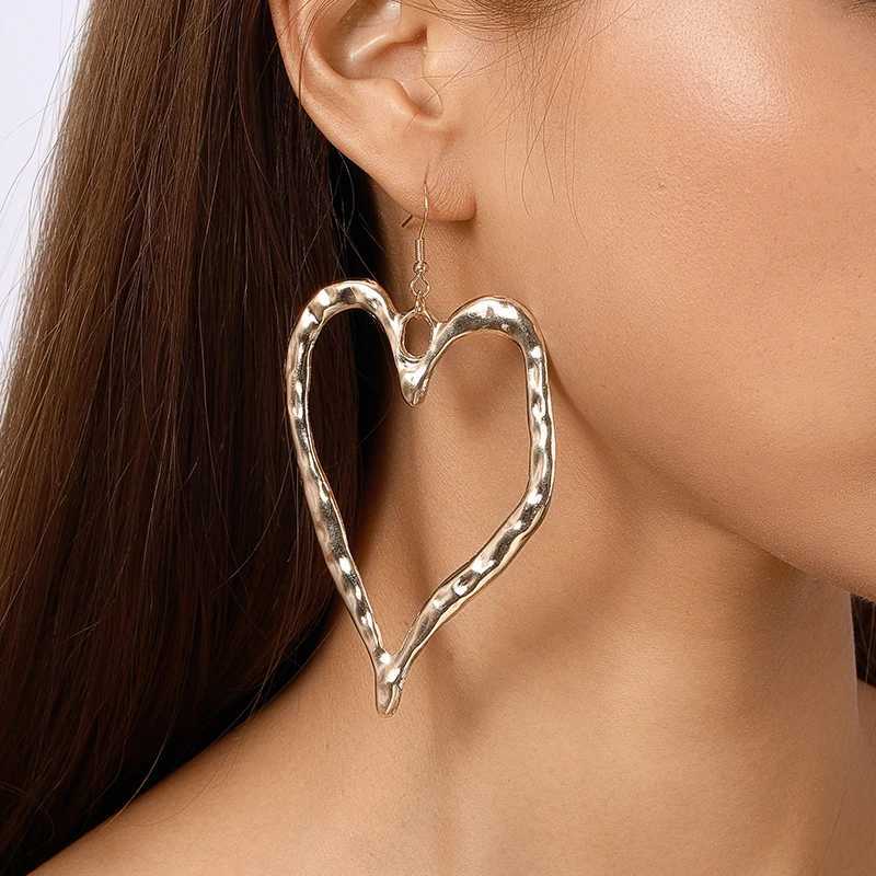 Aihua Exaggerated Metal Heart Earrings for Women Hollow Out Big Love Earrings Brief Street Romantic Jewelry Gifts H260403
