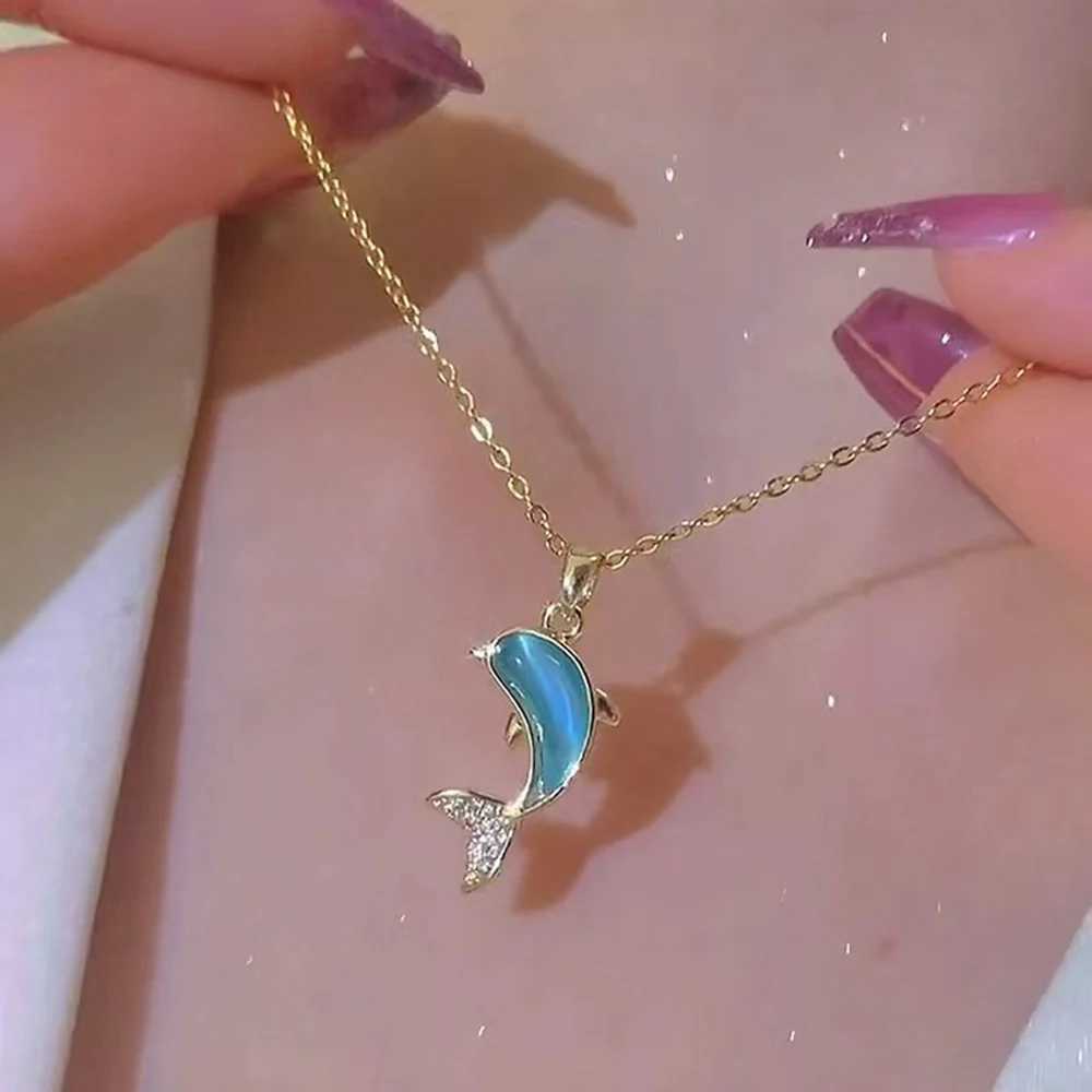 Elegant Dolphin Necklace for Women with Cat Eye Stone Marine Life Pendant Stainless Steel Temperament Jewelry Gift H260403