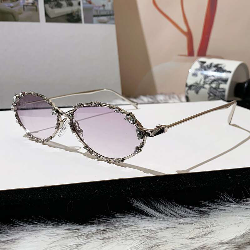 Stylish elegant diamond-embellished women's with metal oval frame, fashionable sunglasses for street photography and sun protection