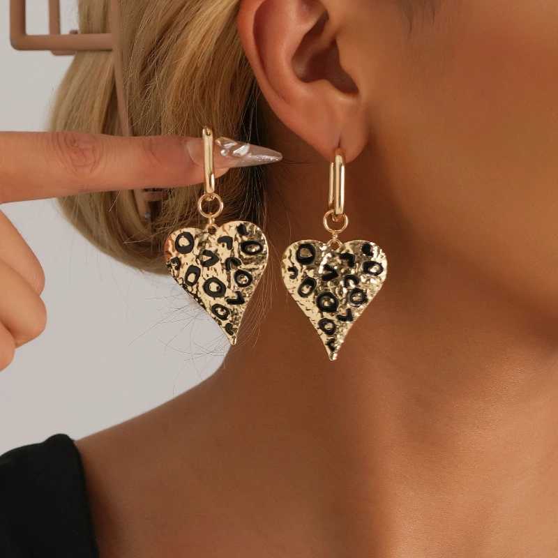 European and American Personalized Creative Spot Gold Color Love Pendant Earrings Womens Fashion Trendy Accessories Jewelry H260403