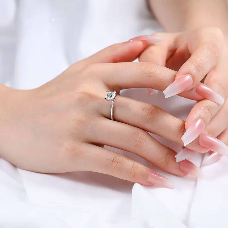 1 Ct Princess Cut Moissanite Ring Light Luxury Wedding for Women in 925 Silver Platinum Plated Factory Wholesale