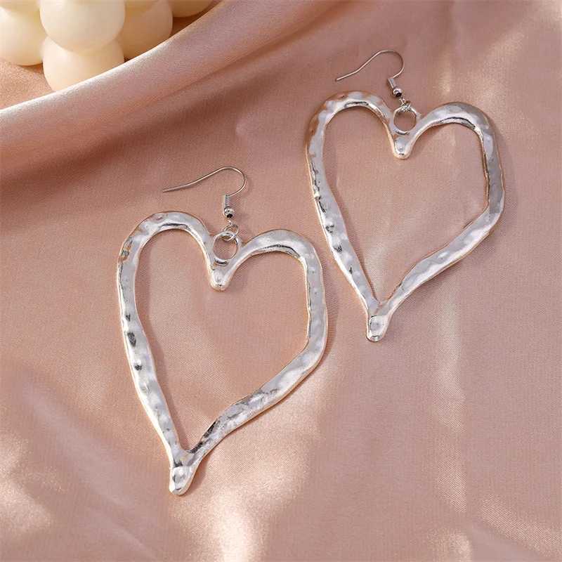 Aihua Exaggerated Metal Heart Earrings for Women Hollow Out Big Love Earrings Brief Street Romantic Jewelry Gifts H260403