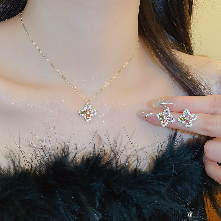 14k real gold plated simple zircon flower necklace, light luxury niche collarbone chain, fashionable and exquisite dazzling jewelry for women - view 3