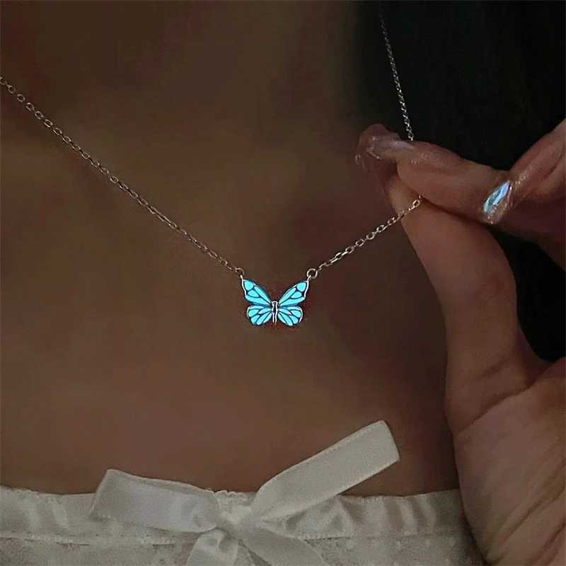Luminous Butterfly Necklace Glowing Night Fluorescence Vintage Glow In The Dark Pendant for Women Christmas New Year Party Gift H260403